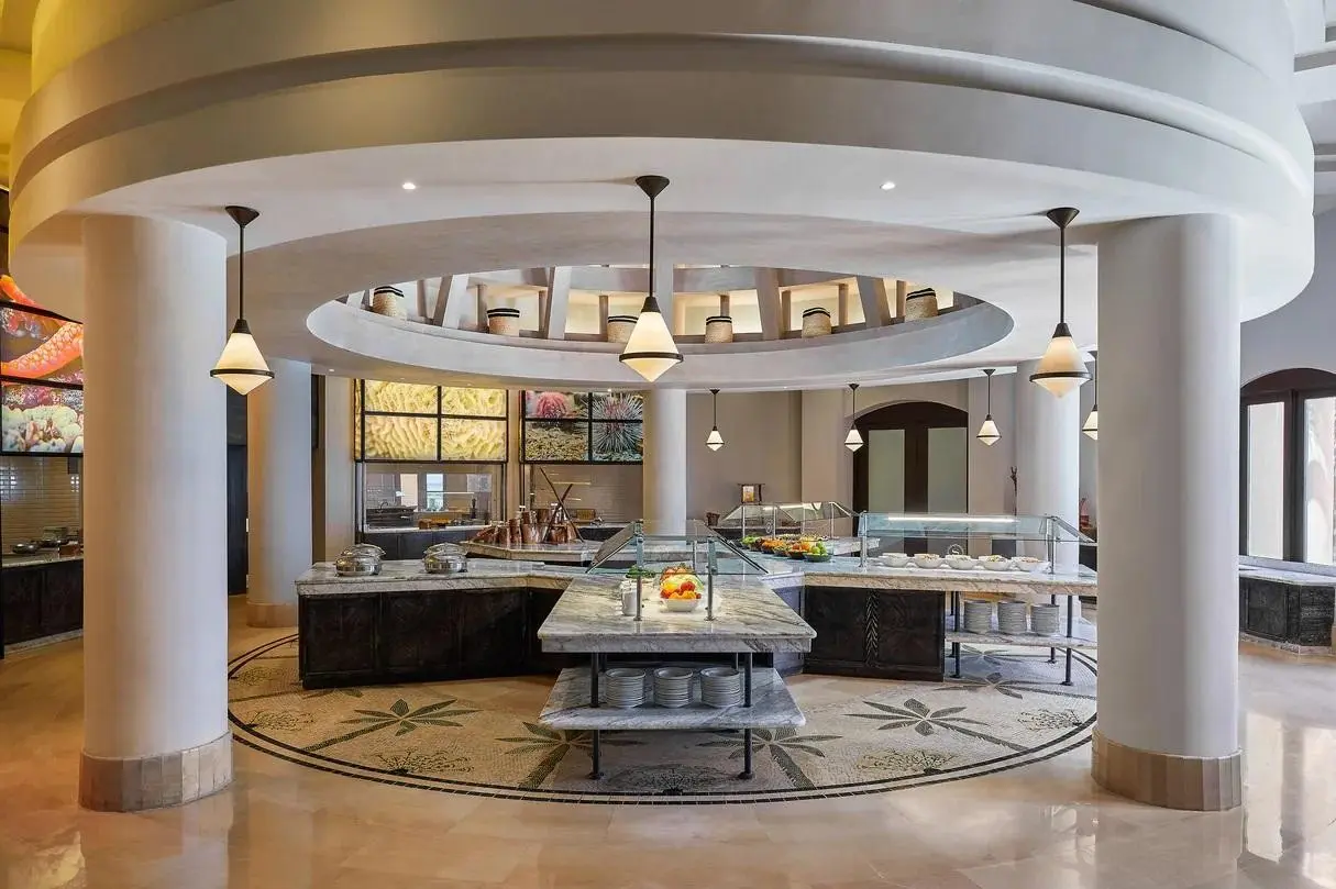 Restauracja i jedzenie w hotelu Marriott Hurghada