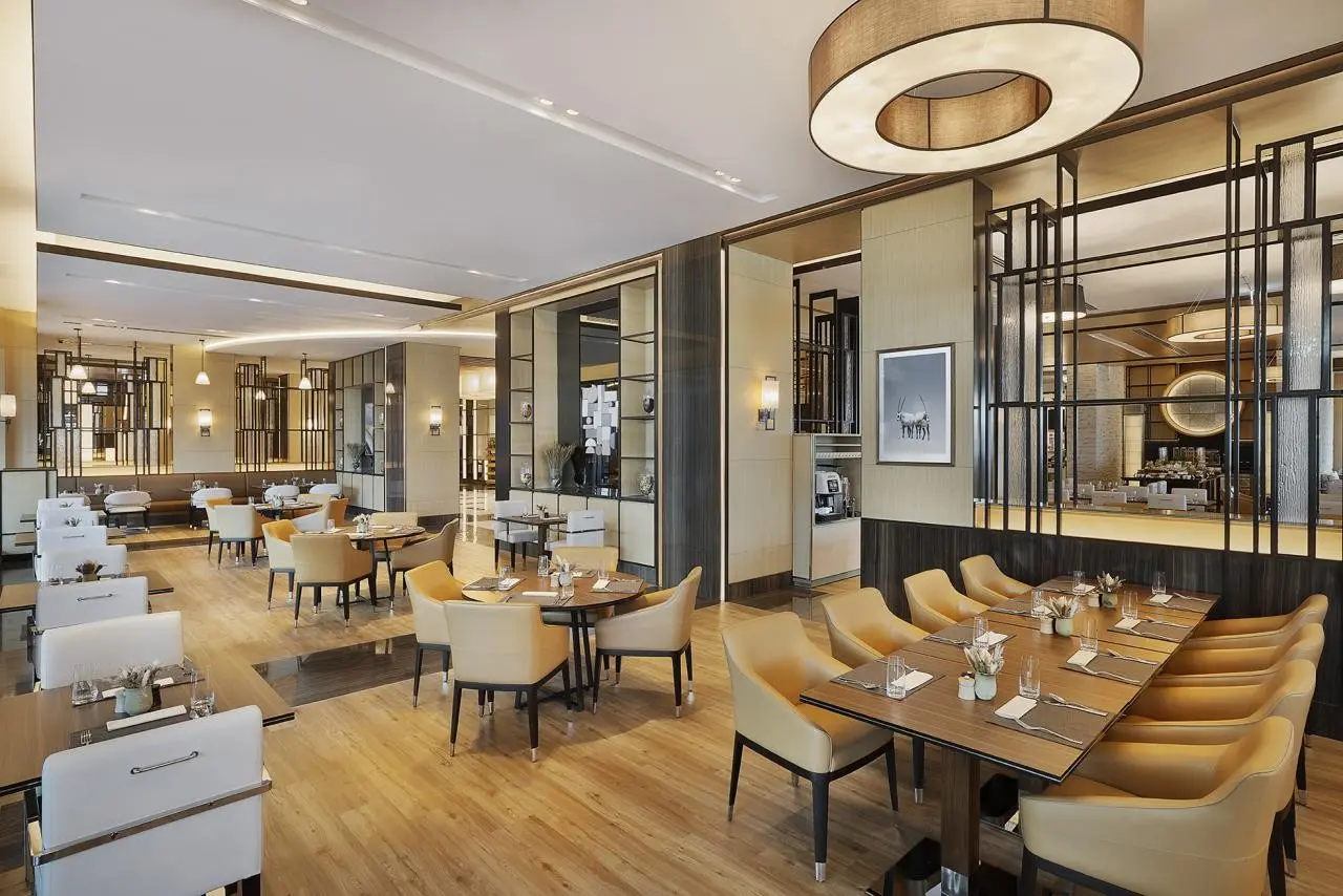 Restauracja i jedzenie w hotelu Marriott Resort Palm Jumeirah