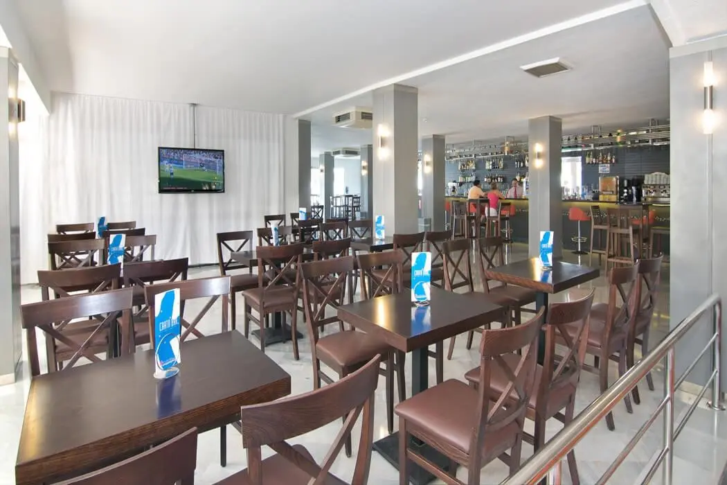 Restauracja i jedzenie w hotelu Medplaya Hotel Bali