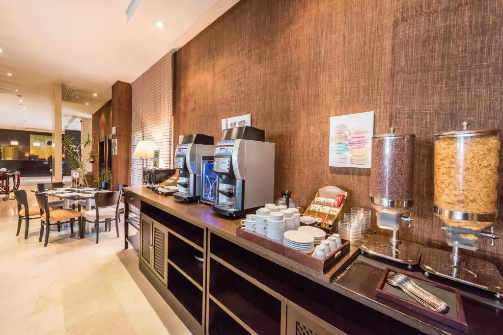 Restauracja i jedzenie w hotelu Mercader