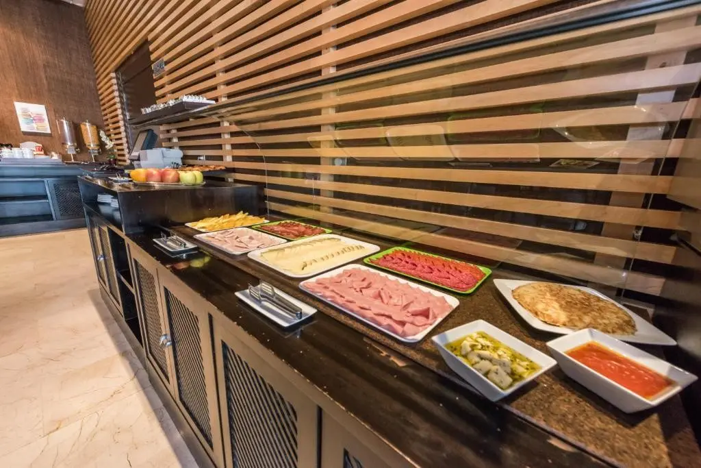 Restauracja i jedzenie w hotelu Mercader