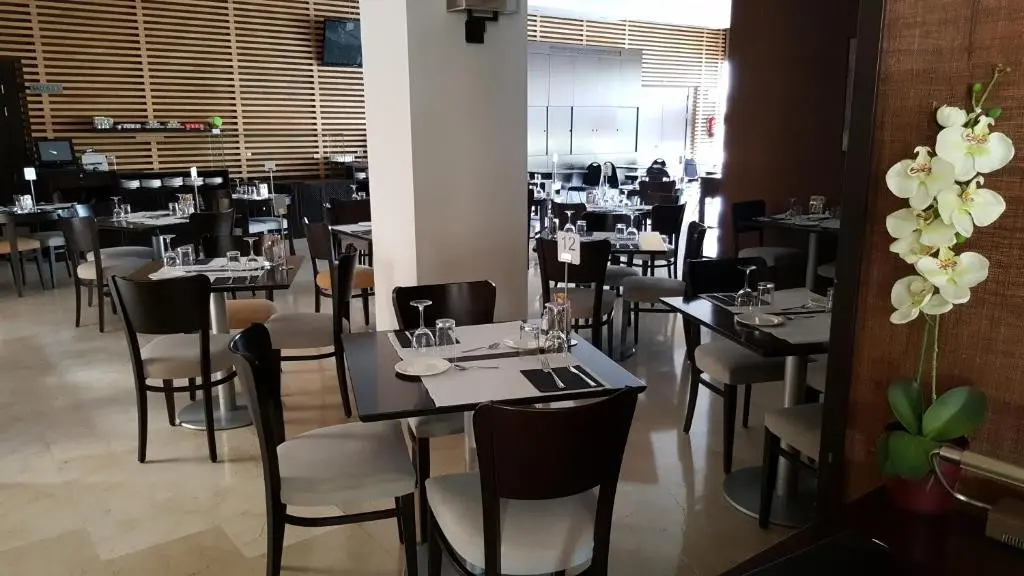 Restauracja i jedzenie w hotelu Mercader