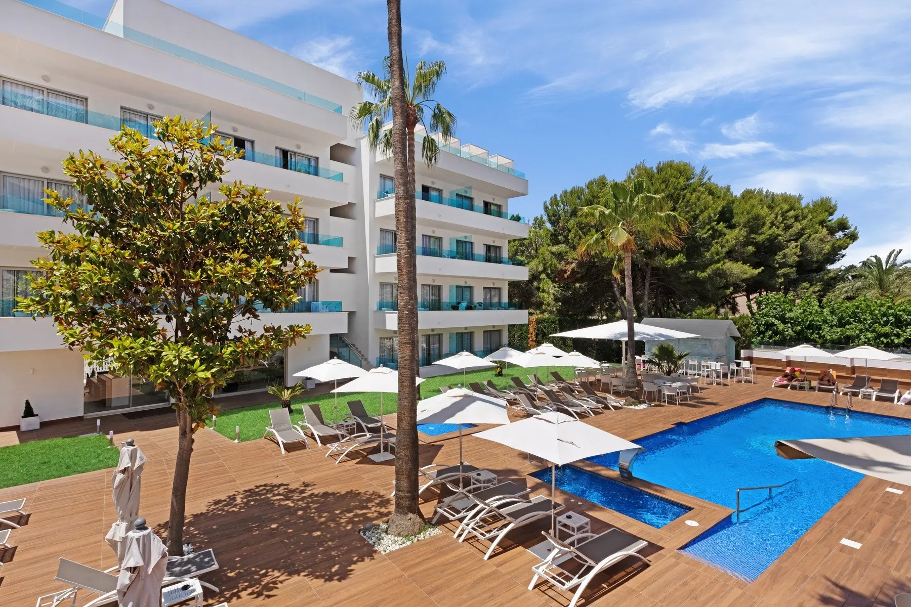 Metropolitan JUKA Playa Aparthotel — METROPOLITAN JUKA PLAYA APARTHOTEL