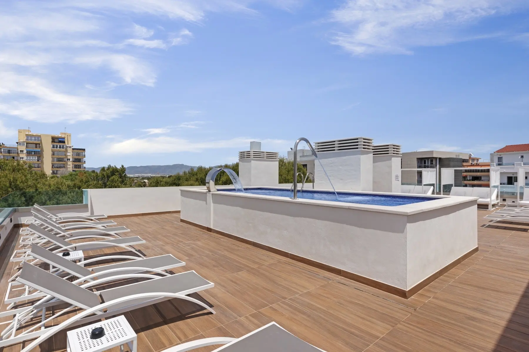 Metropolitan JUKA Playa Aparthotel — METROPOLITAN JUKA PLAYA APARTHOTEL
