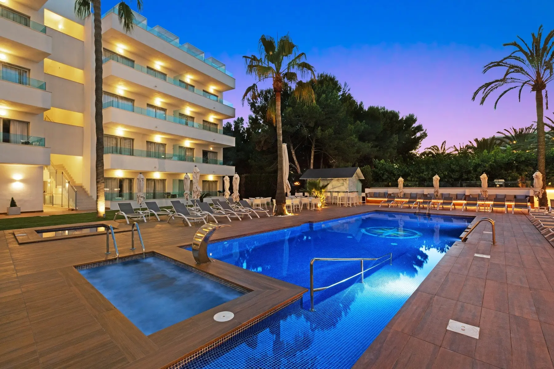 Metropolitan JUKA Playa Aparthotel — METROPOLITAN JUKA PLAYA APARTHOTEL