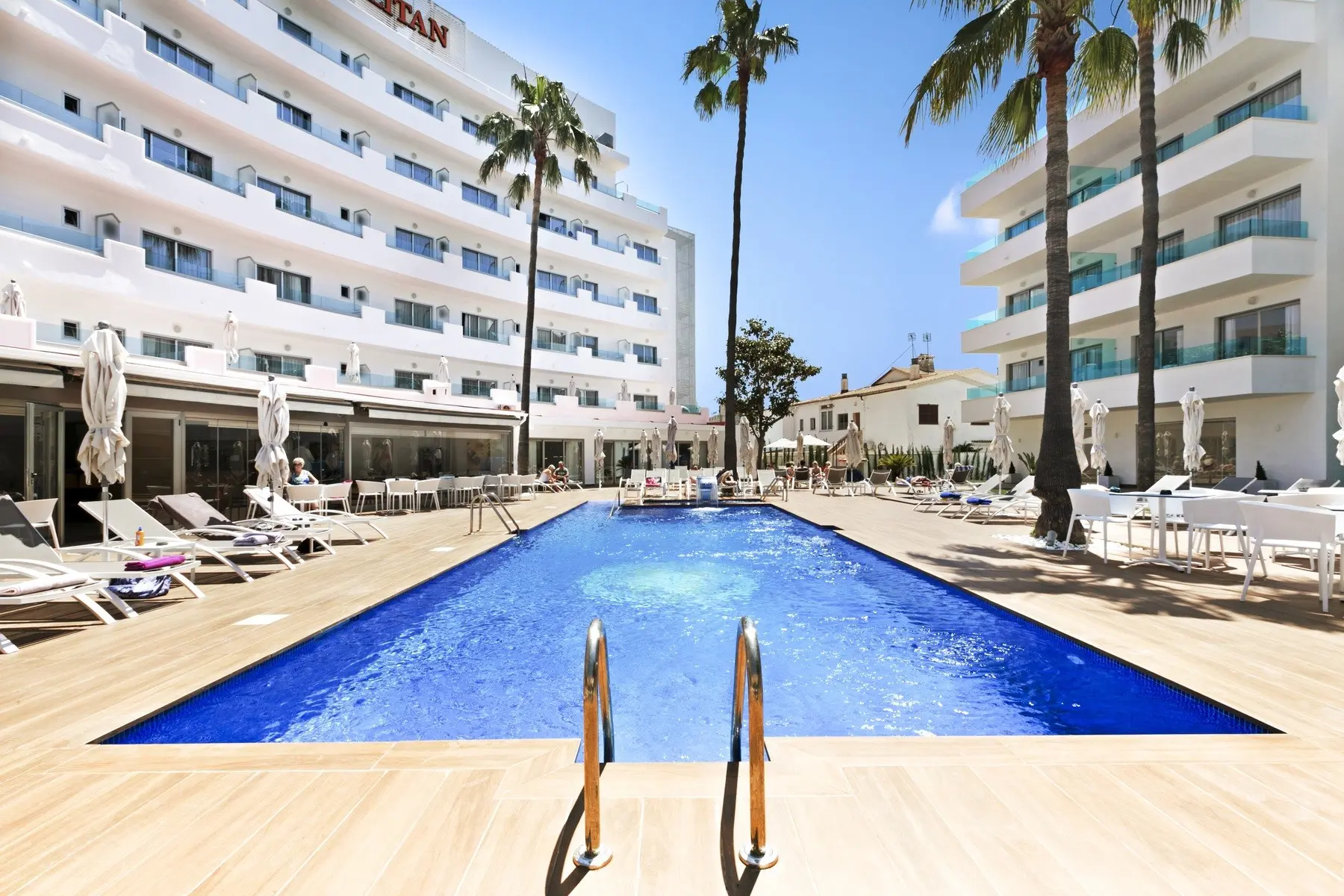 Metropolitan JUKA Playa Aparthotel — METROPOLITAN JUKA PLAYA APARTHOTEL