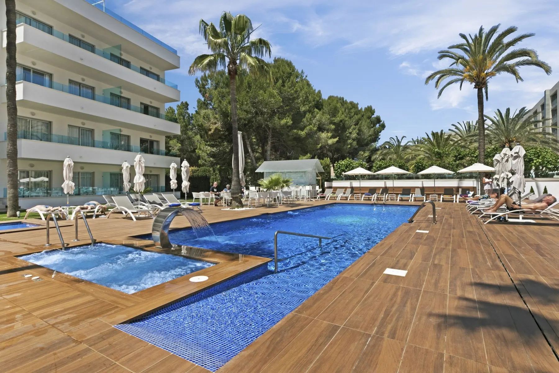 Metropolitan JUKA Playa Aparthotel — METROPOLITAN JUKA PLAYA APARTHOTEL