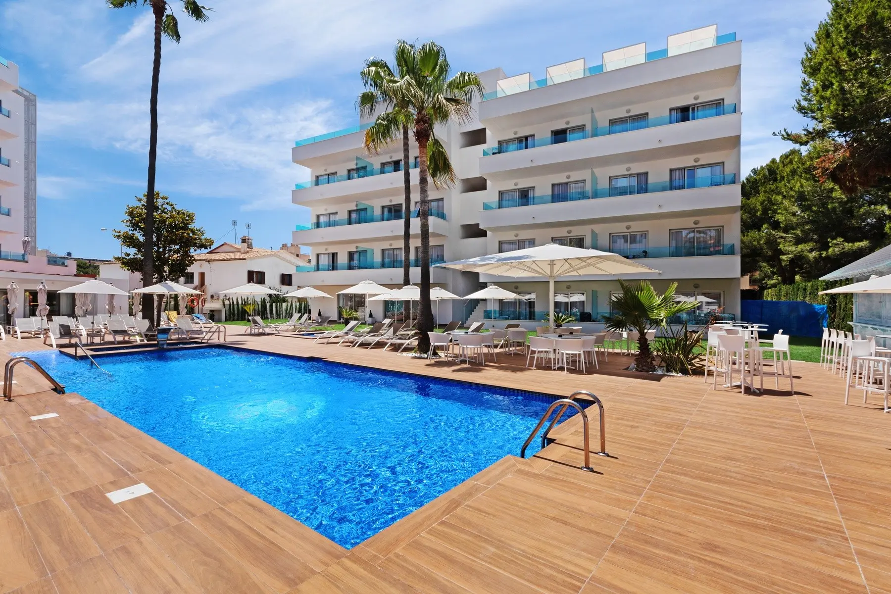 Metropolitan JUKA Playa Aparthotel — METROPOLITAN JUKA PLAYA APARTHOTEL