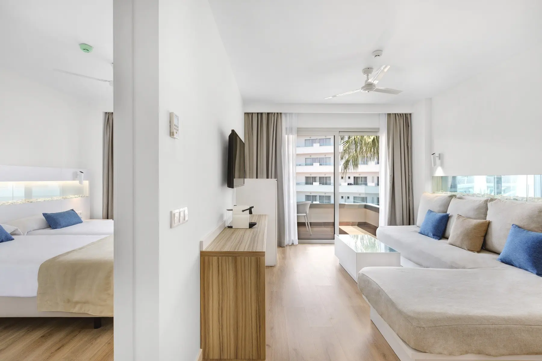 Metropolitan JUKA Playa Aparthotel — METROPOLITAN JUKA PLAYA APARTHOTEL