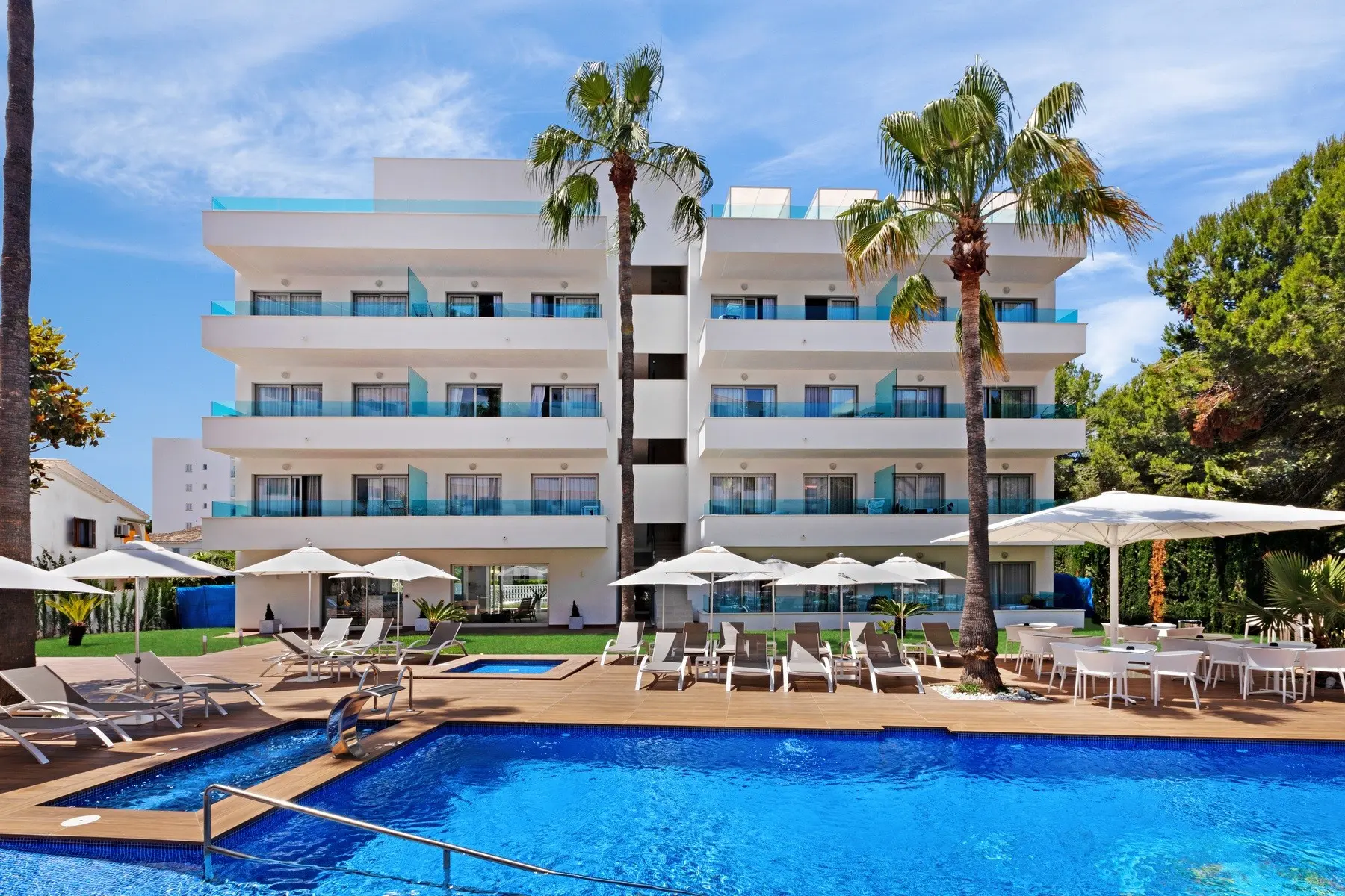 Metropolitan JUKA Playa Aparthotel — METROPOLITAN JUKA PLAYA APARTHOTEL