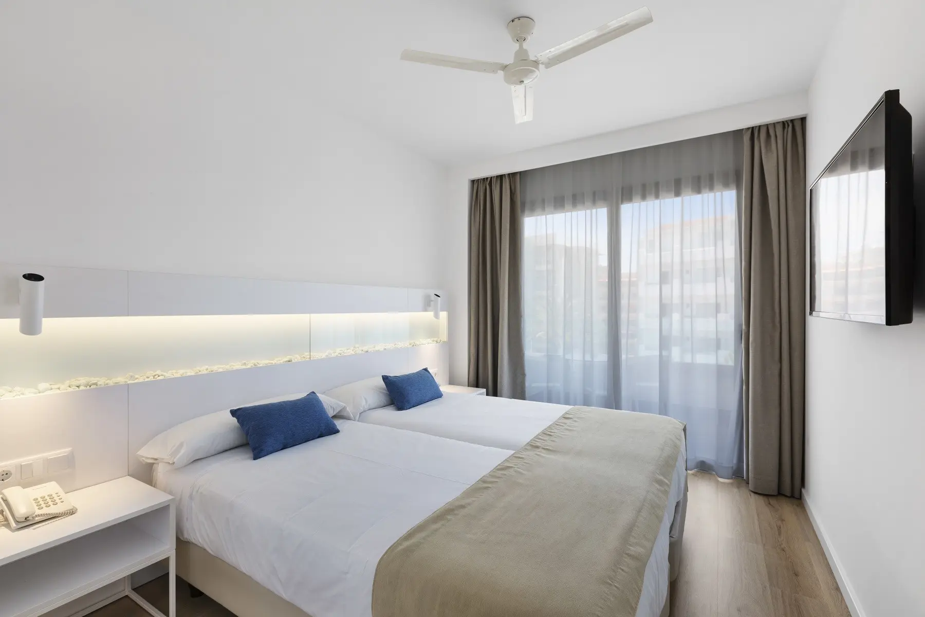 Metropolitan JUKA Playa Aparthotel — METROPOLITAN JUKA PLAYA APARTHOTEL