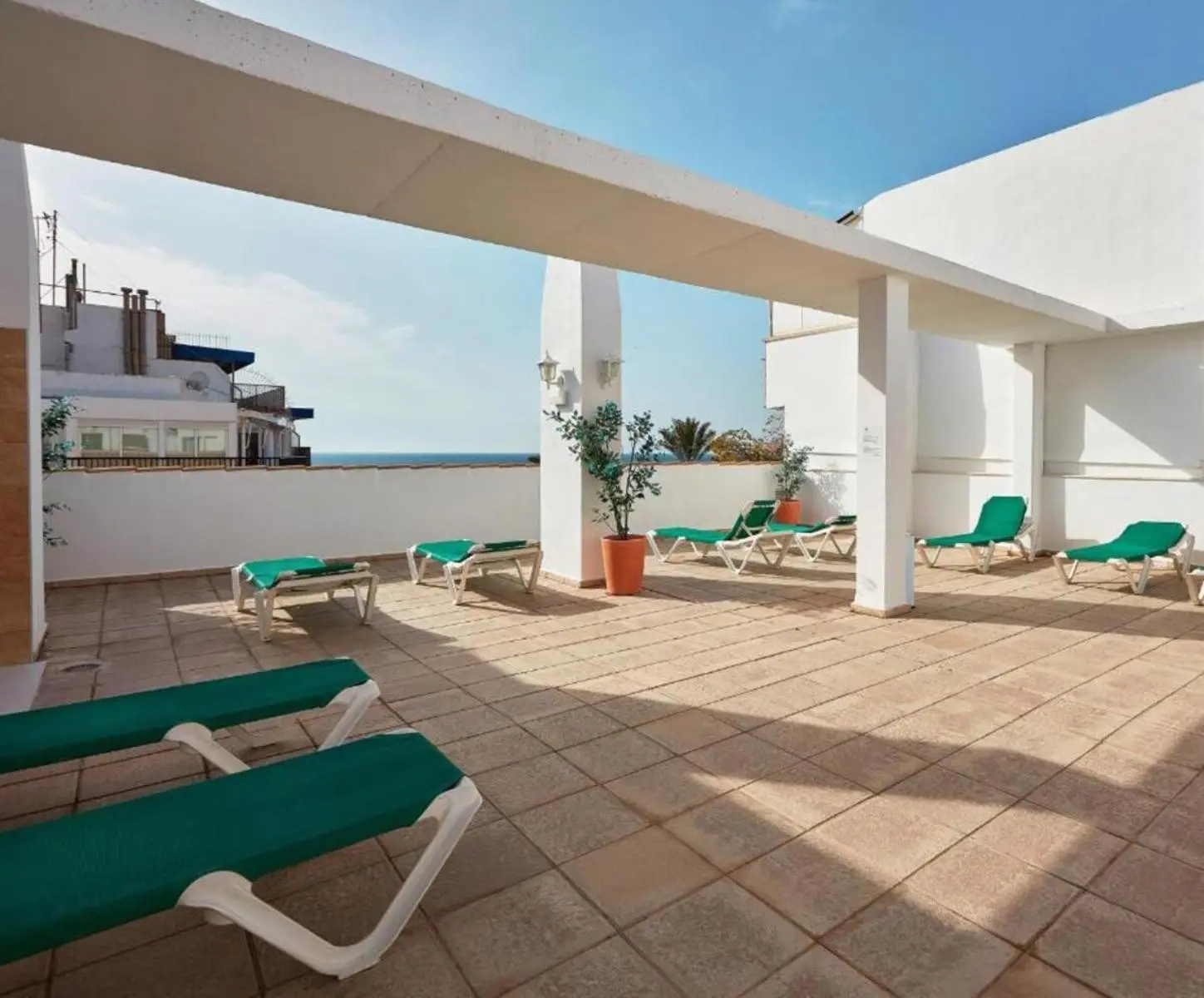 Basen w hotelu Milords Suites