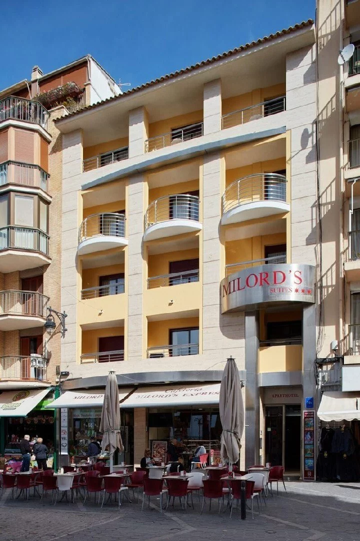 Hotel Milords Suites