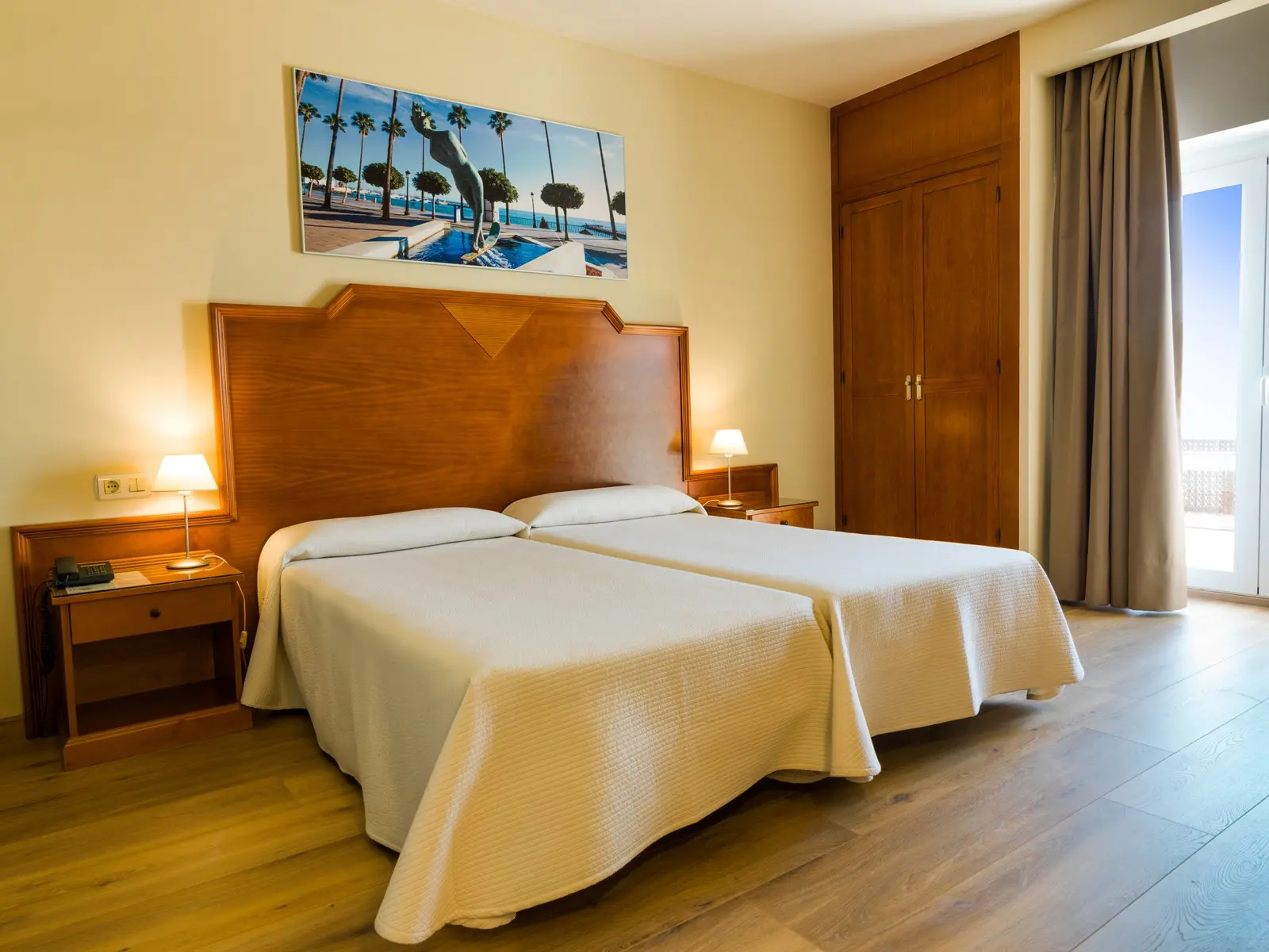 Pokój w hotelu Monarque El Rodeo