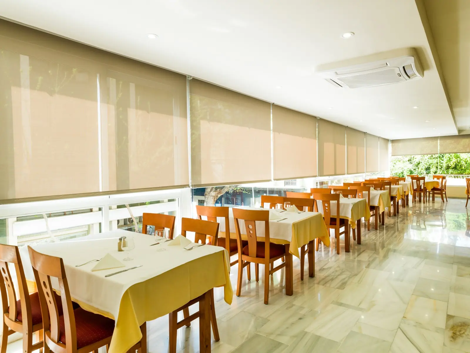 Restauracja i jedzenie w hotelu Monarque El Rodeo