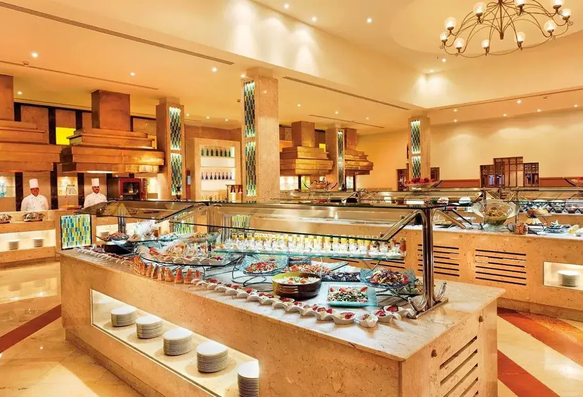 Restauracja i jedzenie w hotelu Movenpick Resort El Gouna