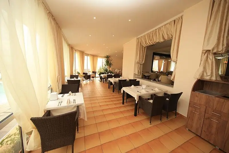 Restauracja i jedzenie w hotelu Mpm Hotel Arsena