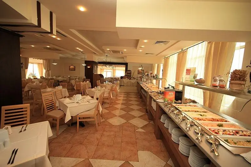 Restauracja i jedzenie w hotelu Mpm Hotel Arsena
