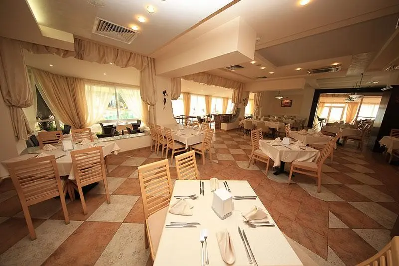 Restauracja i jedzenie w hotelu Mpm Hotel Arsena