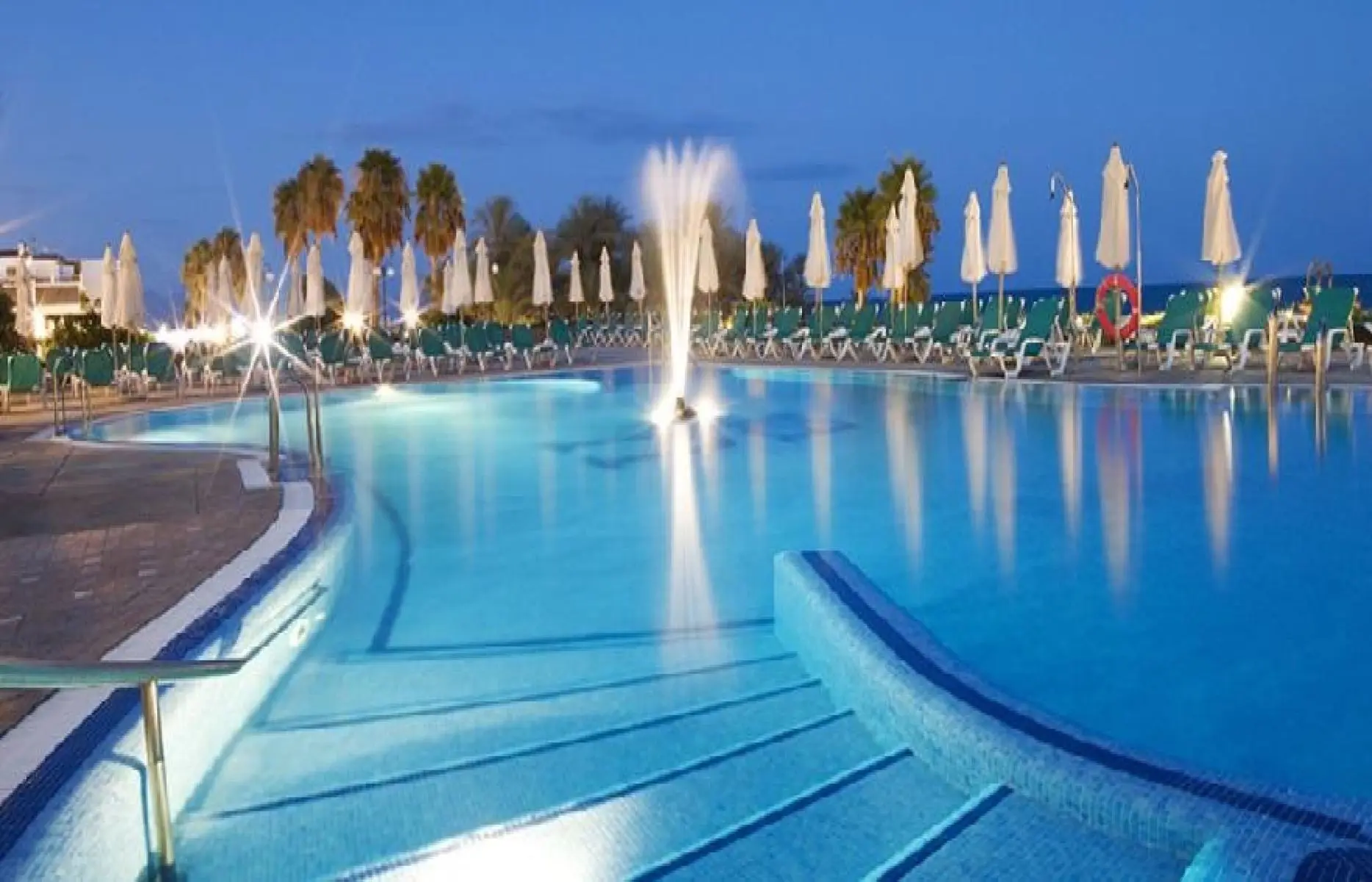 Basen w hotelu Ms Amaragua