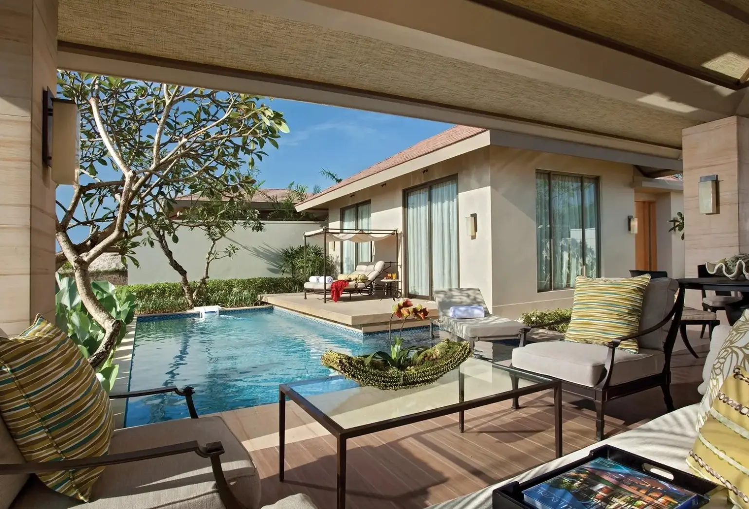 Basen w hotelu Mulia Villas