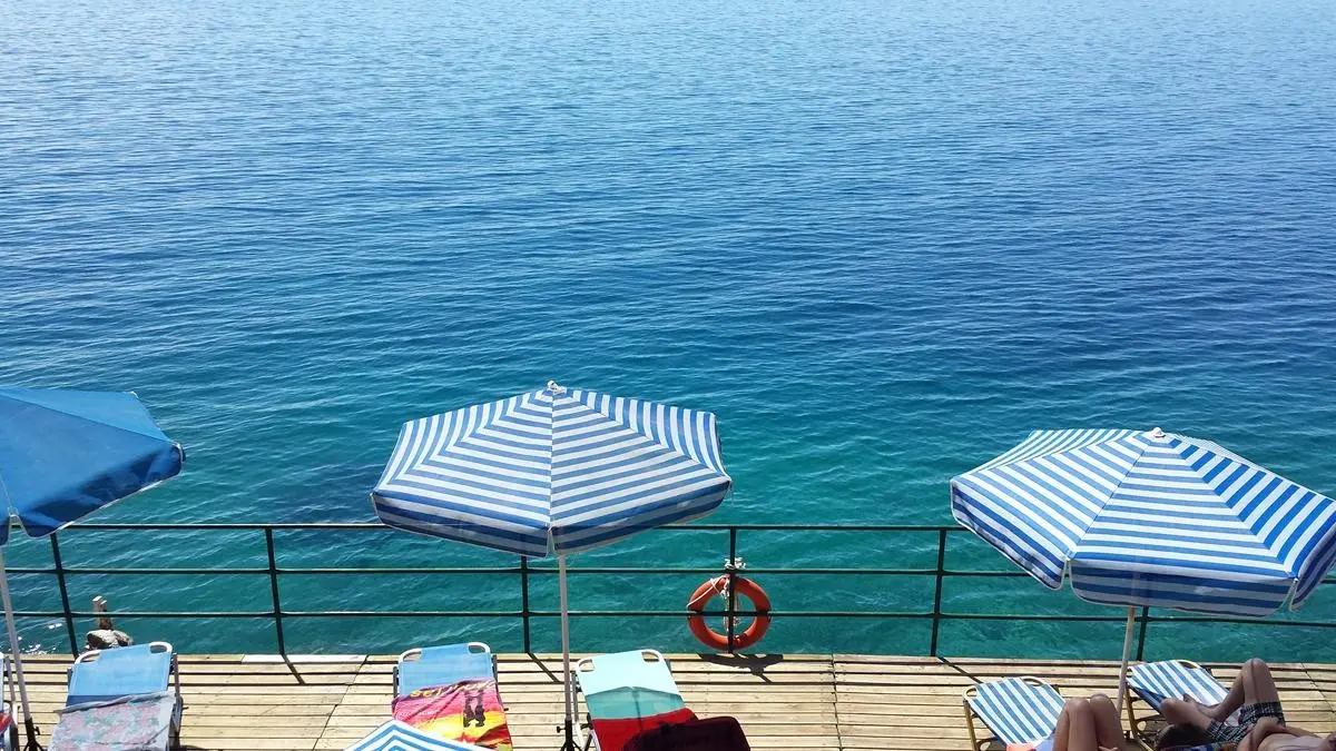 Plaża przy hotelu Nautilus Hotel