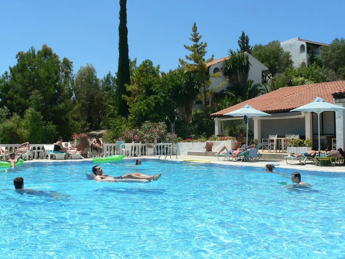 Basen w hotelu Nautilus Hotel