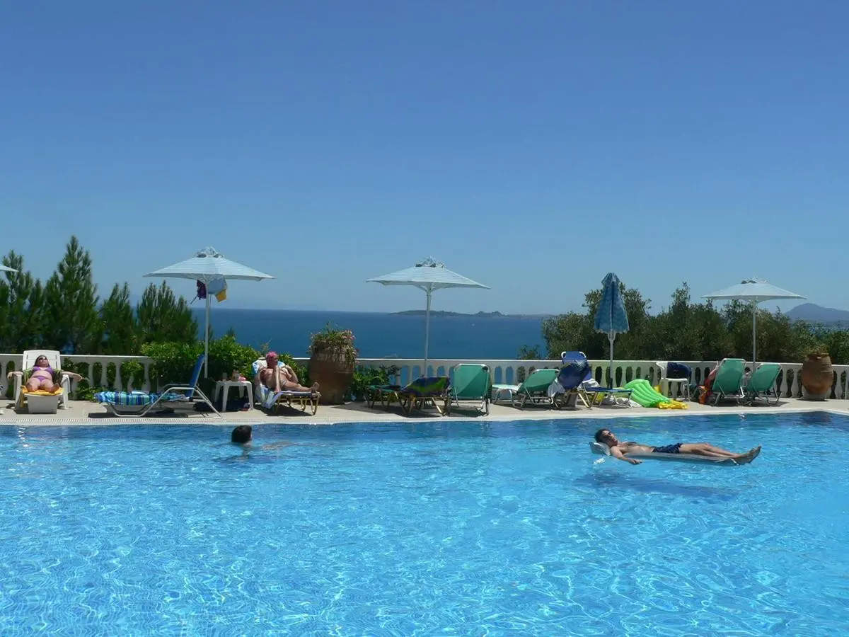 Basen w hotelu Nautilus Hotel