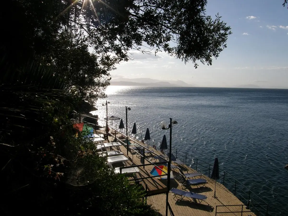 Plaża przy hotelu Nautilus Hotel