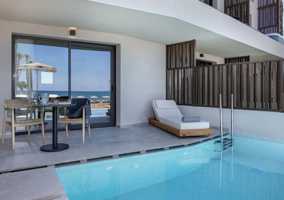 Basen w hotelu Nema Design Hotel & Spa