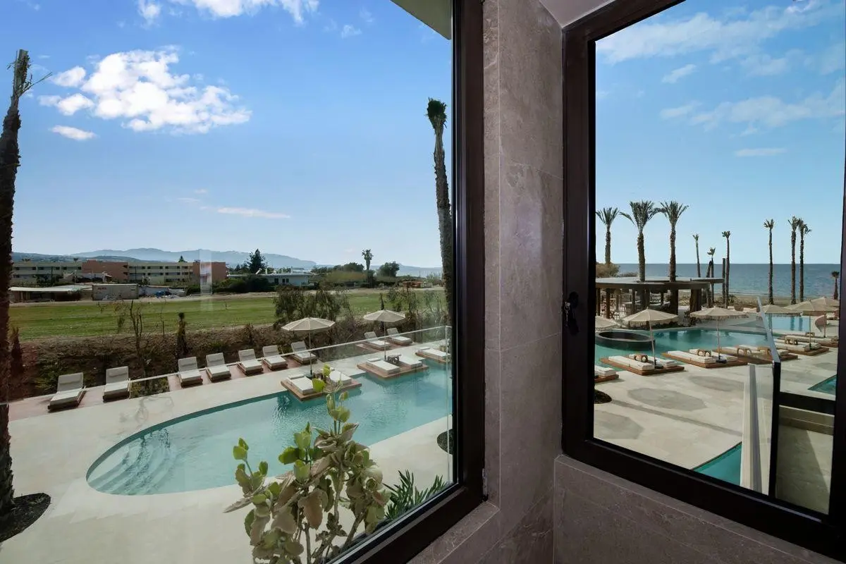 Basen w hotelu Nema Design Hotel & Spa