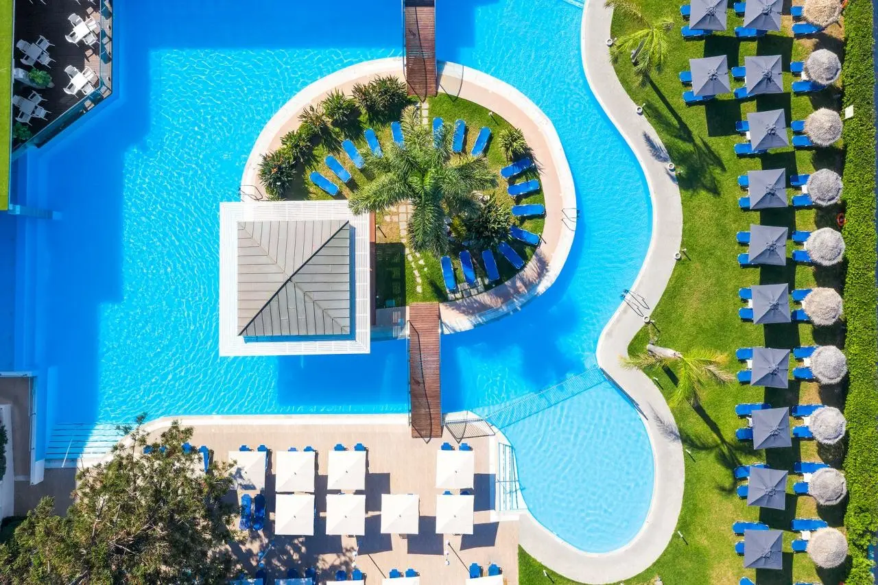 Basen w hotelu Oceanis