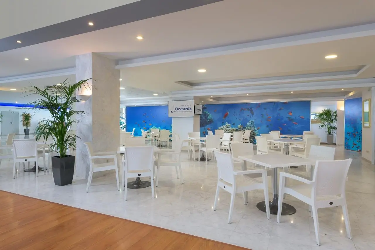 Restauracja i jedzenie w hotelu Oceanis