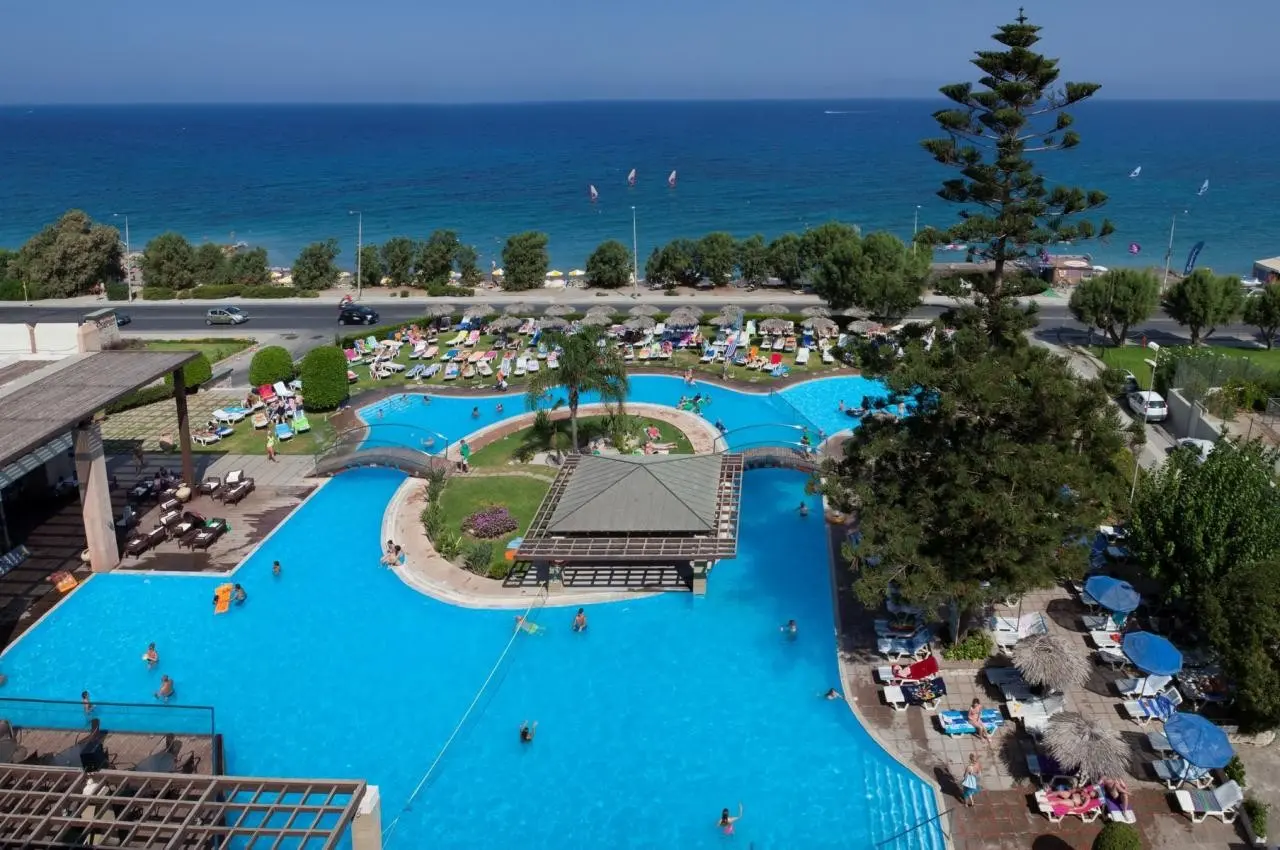 Basen w hotelu Oceanis