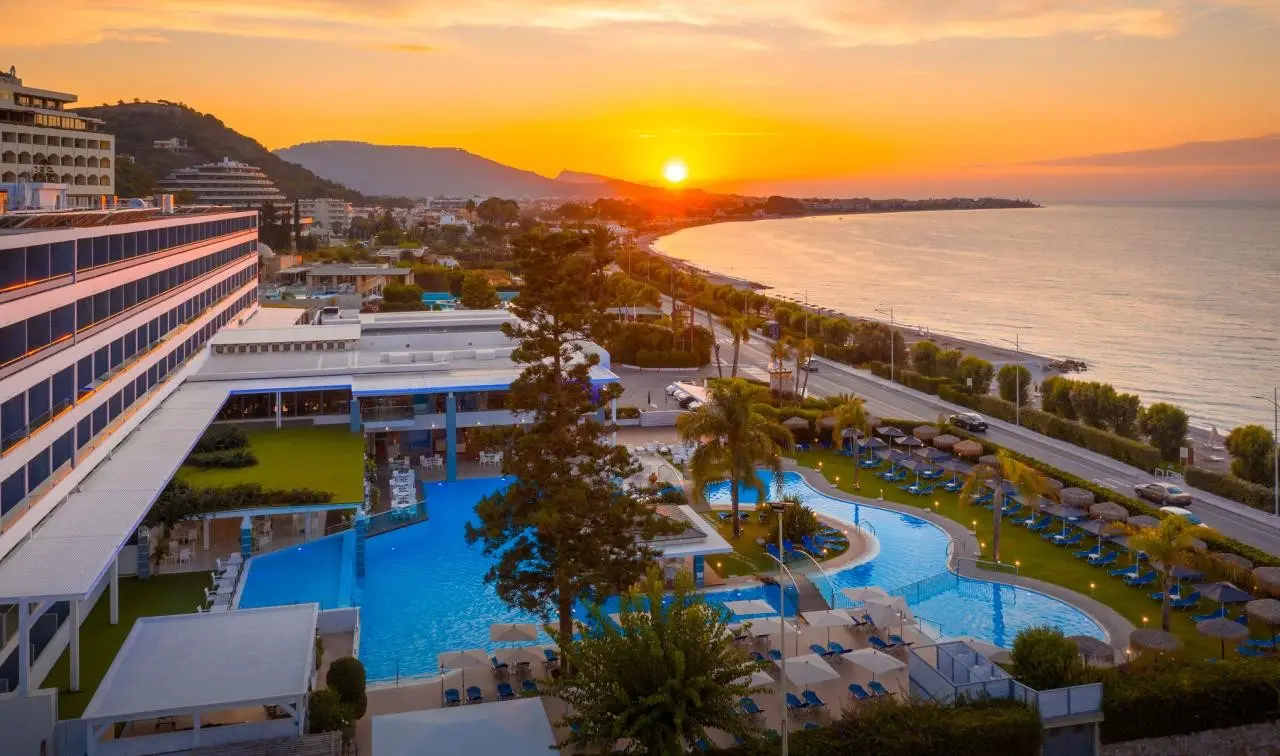 Basen w hotelu Oceanis