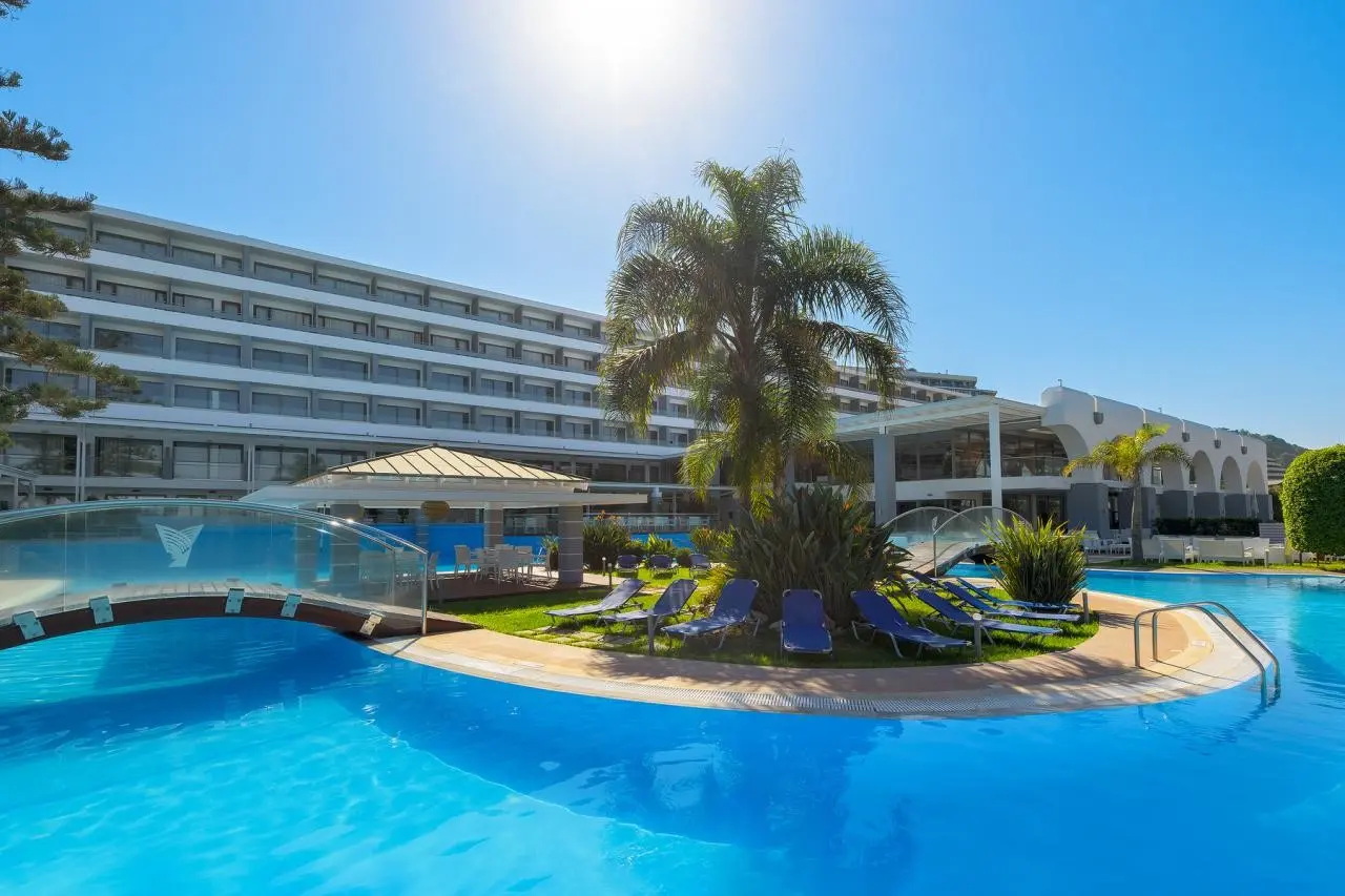 Basen w hotelu Oceanis