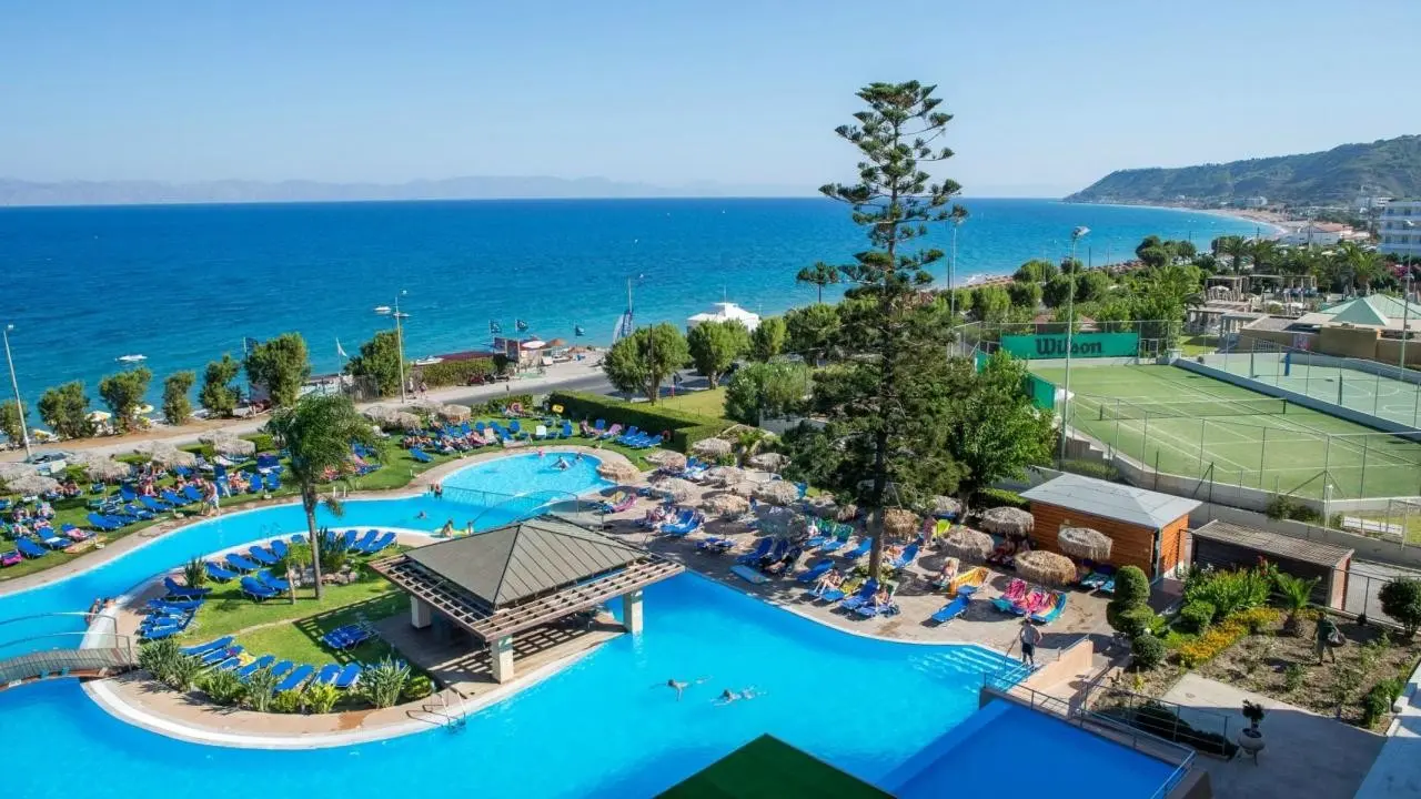 Basen w hotelu Oceanis