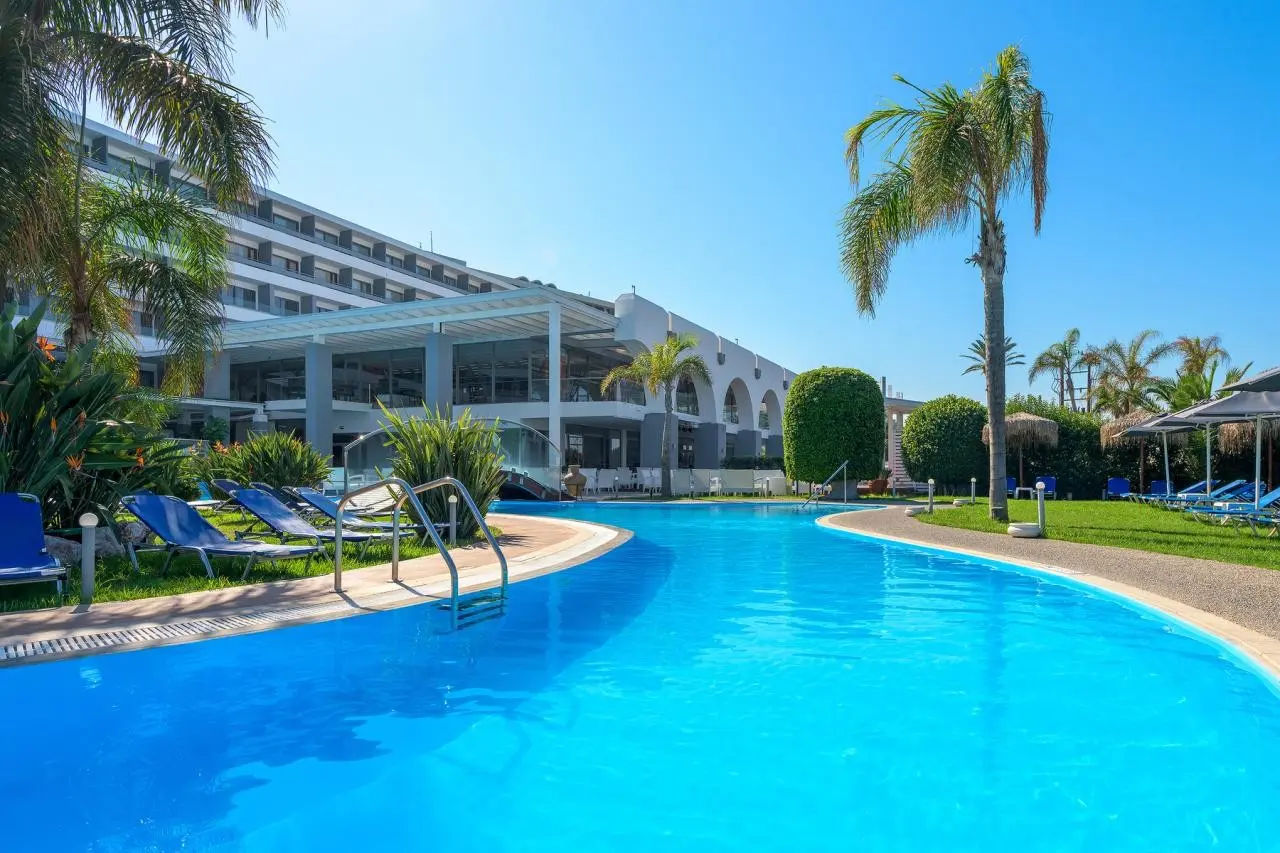 Basen w hotelu Oceanis