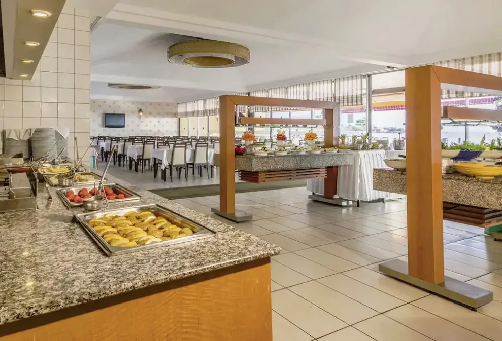 Restauracja i jedzenie w hotelu Ozlem Garden
