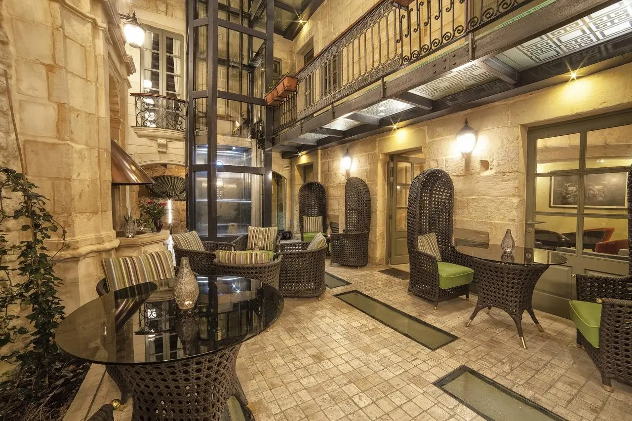 Palazzo Consiglia — PALAZZO CONSIGLIA