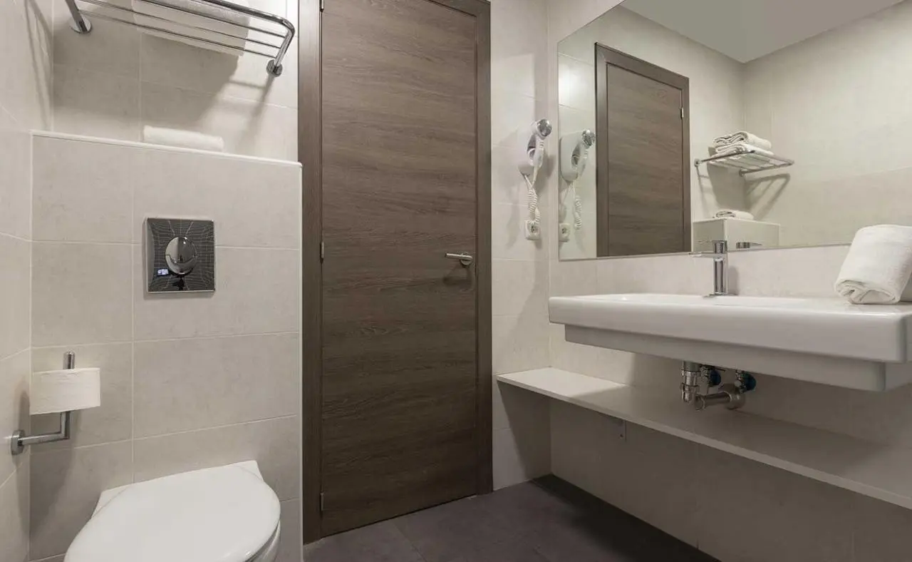 Łazienka w pokoju hotelu Palia La Roca