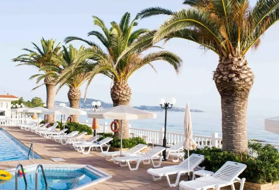 Basen w hotelu Paradise Beach Hotel