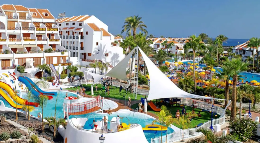 Basen w hotelu Parque Santiago Iii