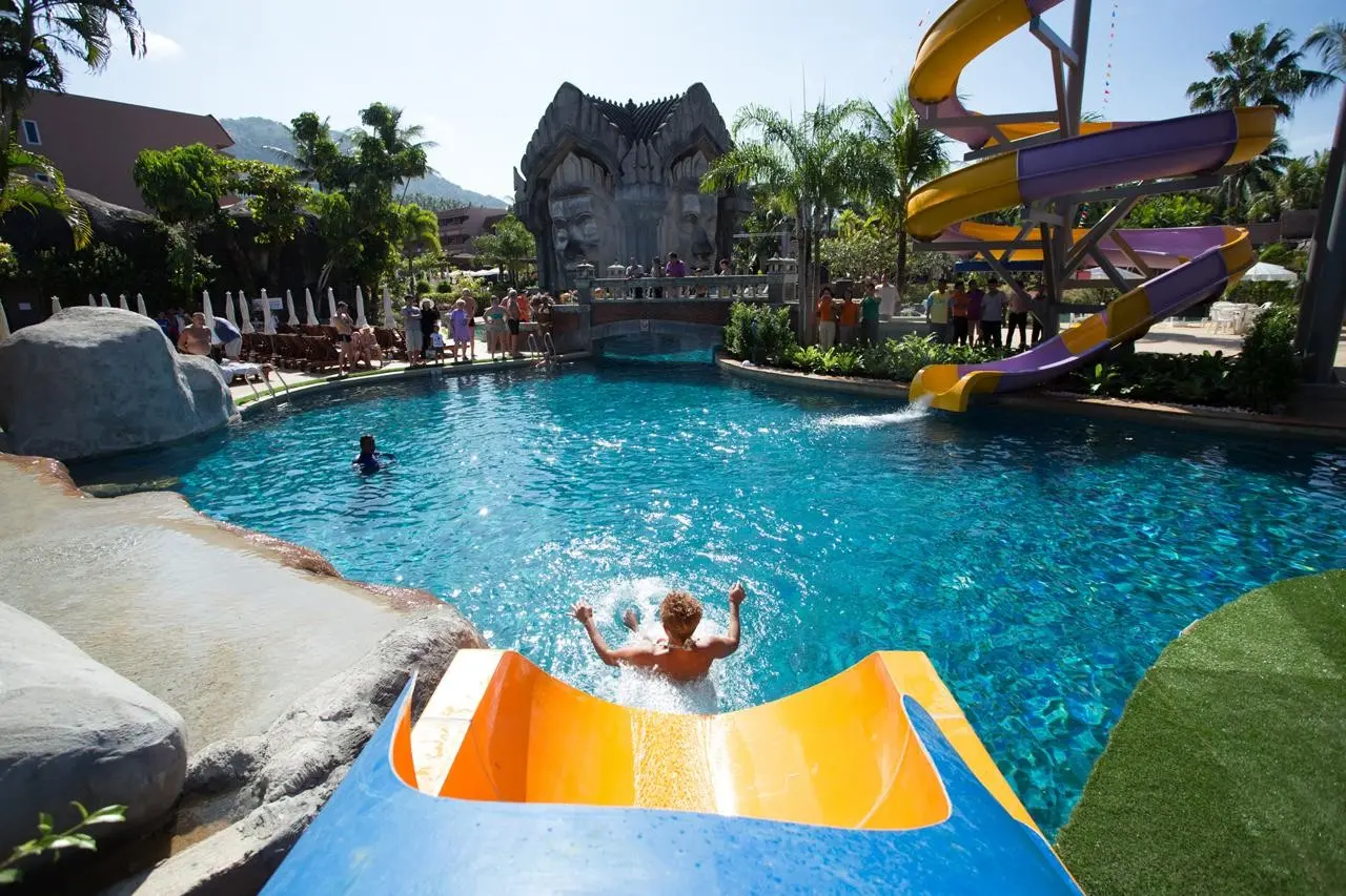Basen w hotelu Phuket Orchid Resort & Spa