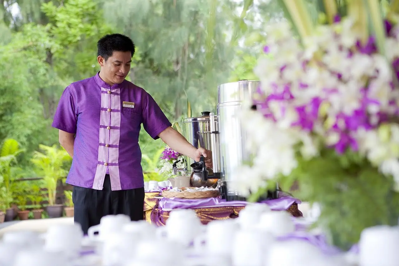 Restauracja i jedzenie w hotelu Phuket Orchid Resort & Spa