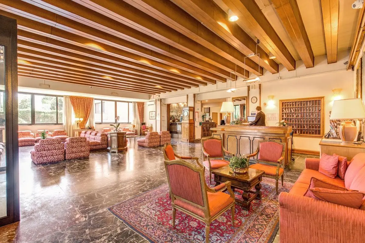 Lobby hotelu Pinewood Roma
