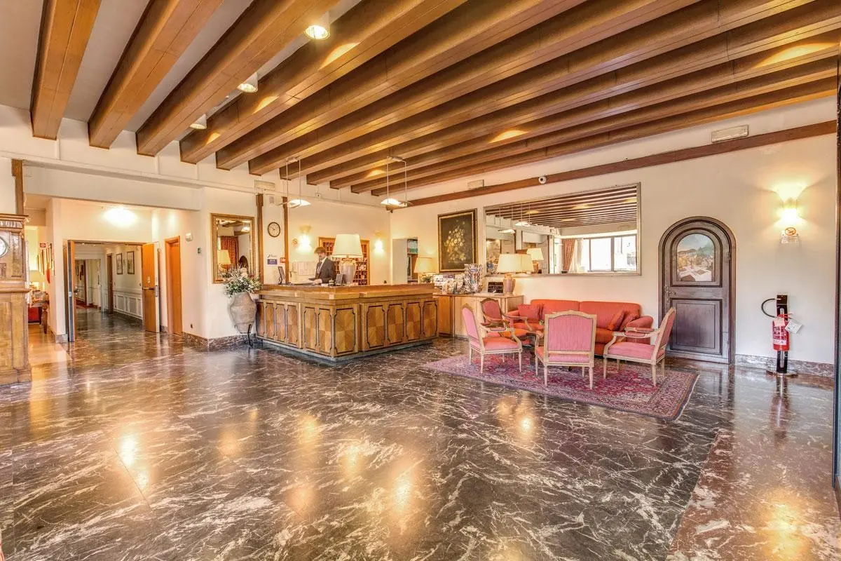 Lobby hotelu Pinewood Roma