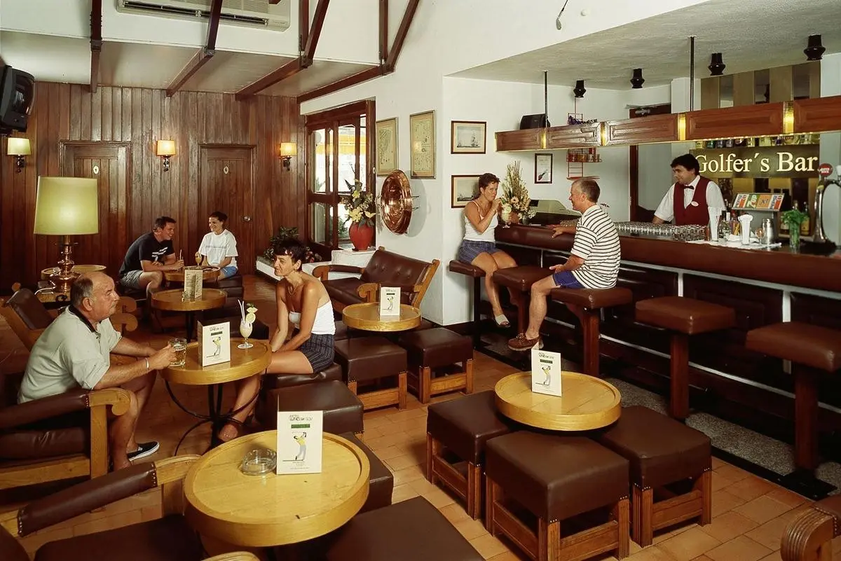 Porto Domus Hotel — HOTEL APARTAMENTO DO GOLFE