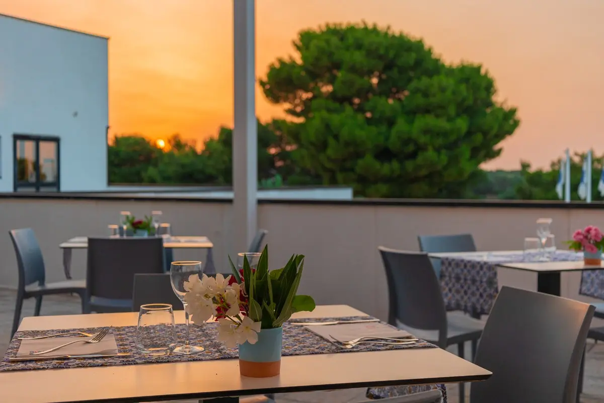 Porto Giardino — PORTO GIARDINO