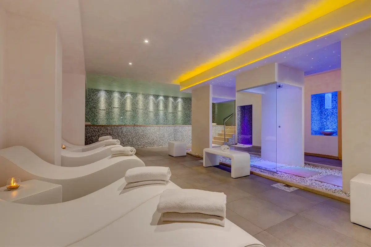 Porto Giardino — PORTO GIARDINO